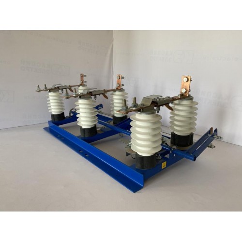 Разъединитель РЛНД 1-10.IV/630 УХЛ1 с приводом ПРНЗ-10 (3-х полюсной) с гибкой связью Электрофарфор ЦБ-00001678