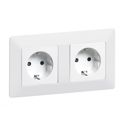 Розетка 1-м СП Valena Life 16А IP2X 250В 2P+E безвинтов. клеммы с лицев. панелью механизм бел. Leg 753421