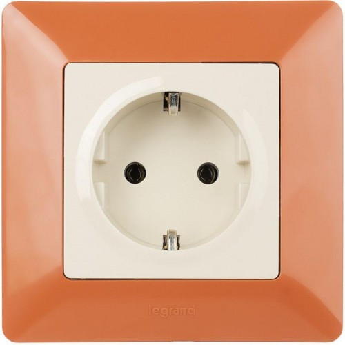 Розетка 1-м СП Valena Life 16А IP2X 250В 2P+E безвинтов. клеммы с лицев. панелью механизм сл. кость Leg 753521