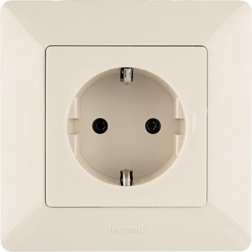 Розетка 1-м СП Valena Life 16А IP2X 250В 2P+E безвинтов. клеммы с лицев. панелью механизм сл. кость Leg 753521