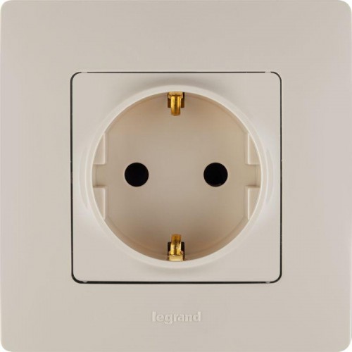 Розетка 1-м СП Etika 16А IP31 250В 2P+E с заземл. защ. шторки немецк. стандарт винтов. клеммы механизм сл. кость Leg 672322