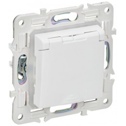 Розетка 1-м SKANDY 16А IP44 с заземл. защ. шторки с крышкой SK-R11W арктич. бел. IEK SK-R16-16-44-K01