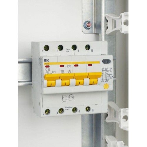 Выключатель автоматический дифференциального тока 4п C 25А 100мА тип AC 4.5кА АД-14 KARAT IEK MAD10-4-025-C-100