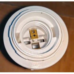 Патрон резьбовой V03-P-WR-E27 E27 220В 4А с кольцом под лампу пласт. Volsten 12216